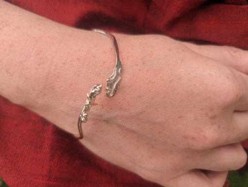 Wave bangle